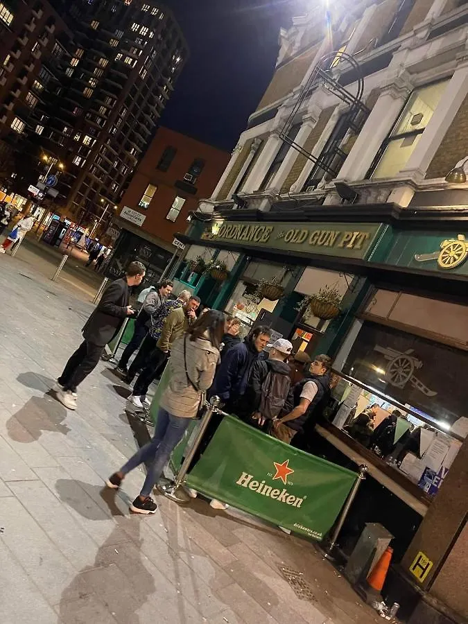 Woolwich Backpackers New contacts